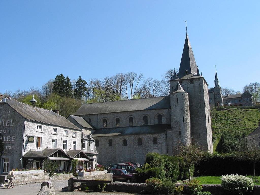 Collégiale Saint-Hadelin de Celles