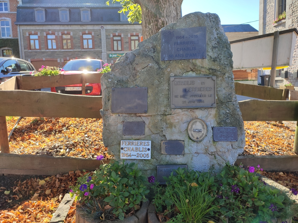 Monument du Jumelage de Ferrières