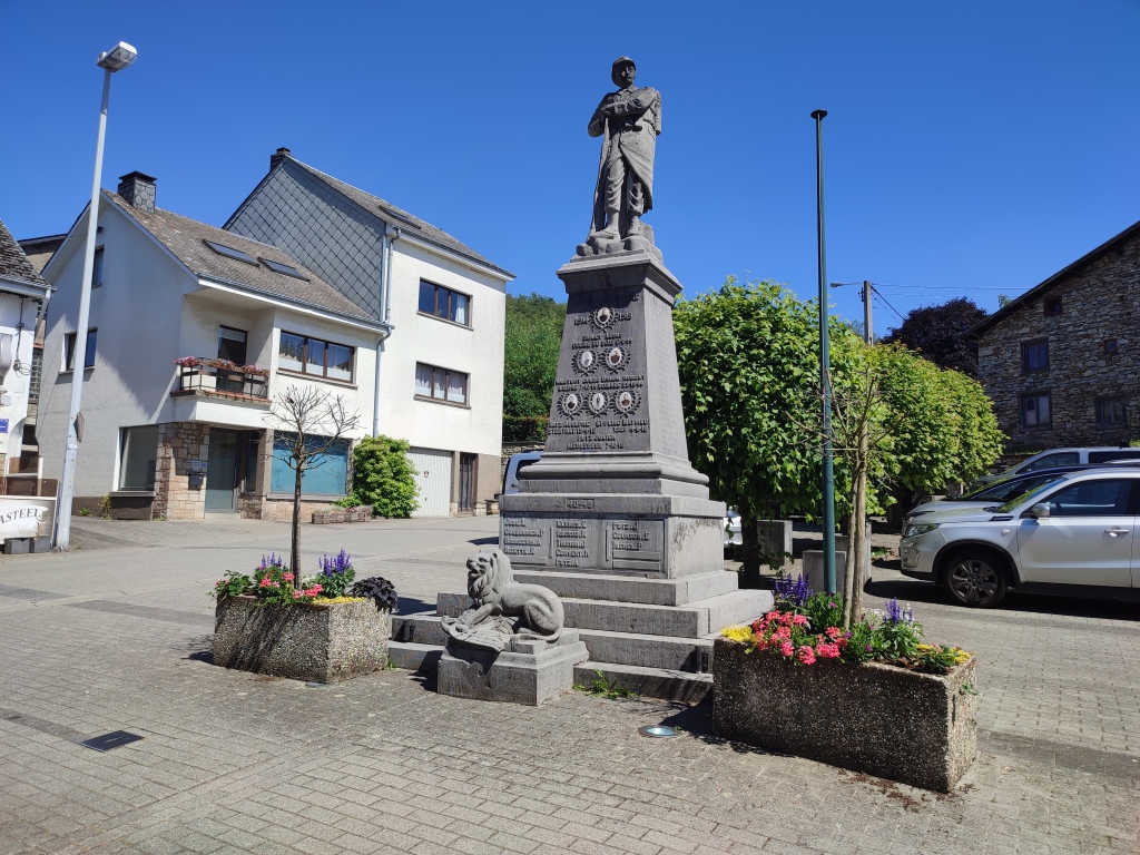 Monument aux morts de Salmchâteau