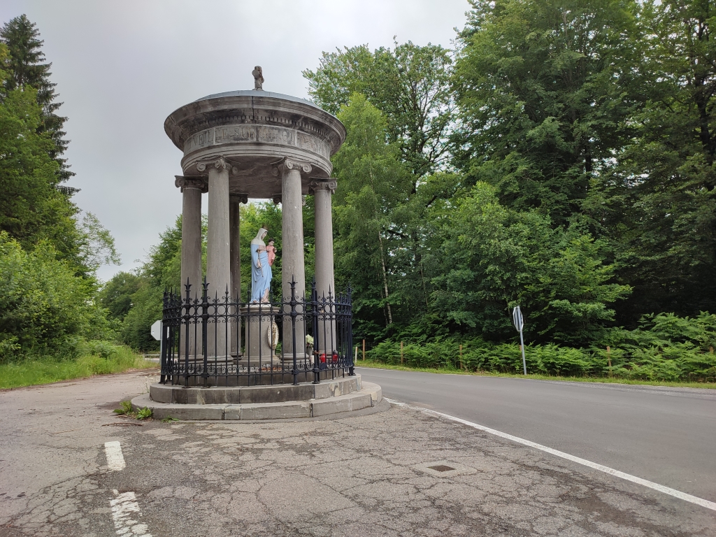 Statue Notre-Dame de Suxy