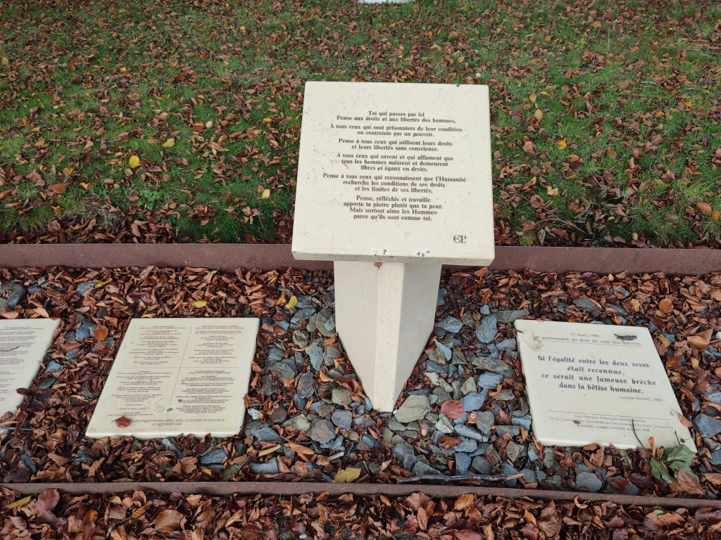 La stèle aux libertés La stèle aux libertés