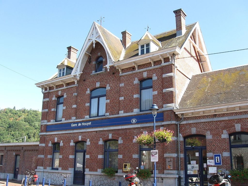 de la gare de Houyet à la gare de Jemelle